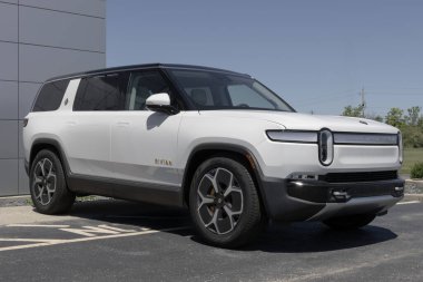 Indianapolis - 30 Mayıs 2024 Rivian R1S SUV sergisi. Rivian, Macera, Arazi Maceraları ve Fırlatma Baskıları 'nda R1S sunar. Benim: 2023