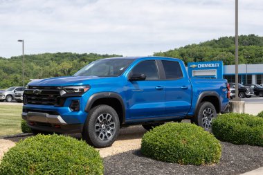 West Harrison - 9 Haziran 2024 Chevrolet Colorado 4WD Z71 mürettebat taksisi. Chevy, Colorado 'ya 2.7L TurboMax Yüksek Çıkış Motoru sunuyor. MY:2024