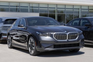 Lafayette - 11 Haziran 2024: BMW i5 eDrive40 Sedan ekran. BMW i5 'e All Electric motor sunuyor. MY:2024