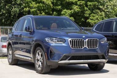 Lafayette - 11 Haziran 2024: BMW X3 AWD sergisi bir galeride. BMW X3 'ü 2.0L 248HP motorla sunuyor. MY:2024