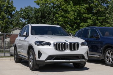 Lafayette - 11 Haziran 2024: BMW X3 AWD sergisi bir galeride. BMW X3 'ü 2.0L 248HP motorla sunuyor. MY:2024