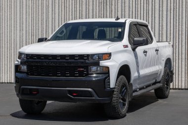 Lafayette - 11 Haziran 2024: kullanılmış Chevrolet Silverado 1500 Z71. Fiyatlandırma endişesiyle, Chevy talebi karşılamak için kullanılmış araçlar satıyor. MY:2021