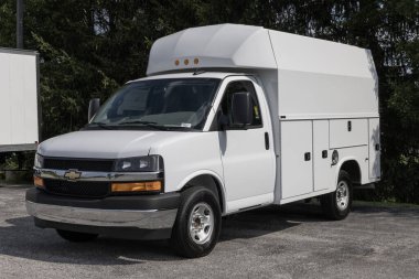 Avon - 16 Haziran 2024: Chevrolet Express 3500 Cutaway Knapheide Utility Utility Bed sergisi. MY:2024