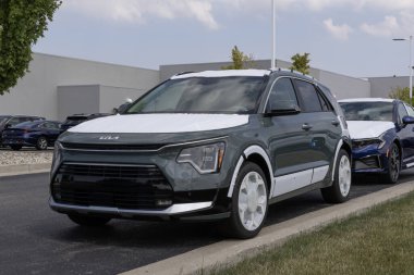 Avon - 16 Haziran 2024: Kia Niro SX Touring krupiye hazırlığı. Kia, Niro 'ya 1.6L 4 silindirli hibrid motor sunar. MY:2024