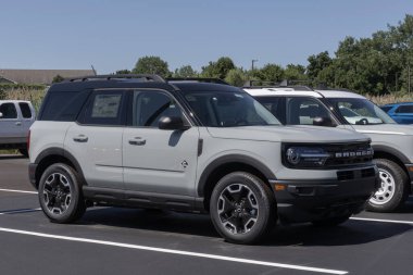 Merrillville - 27 Haziran 2024: Ford Bronco Spor bir galeride sergileniyor. Ford 1.5L Turboşarjlı Ecoboost motoruyla Bronco Sport 'u sunar. MY:2024