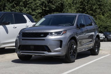 Indianapolis - 30 Haziran 2024: Land Rover Discovery sergisi. Land Rover Discovery 'yi S, Dynamic SE ve Metropolitan modellerinde sunar. MY:2024