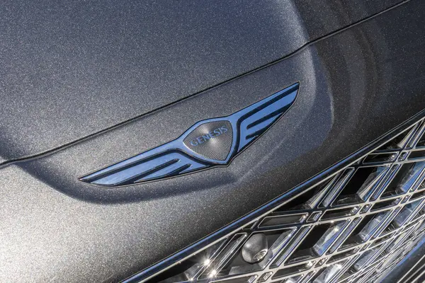 Indianapolis - 30 Haziran 2024: GV80 2.5T üzerinde Genesis logosu Genesis GV80 'e 2.5L Turboşarjlı 4 silindirli GDI motor sunar. MY:2025