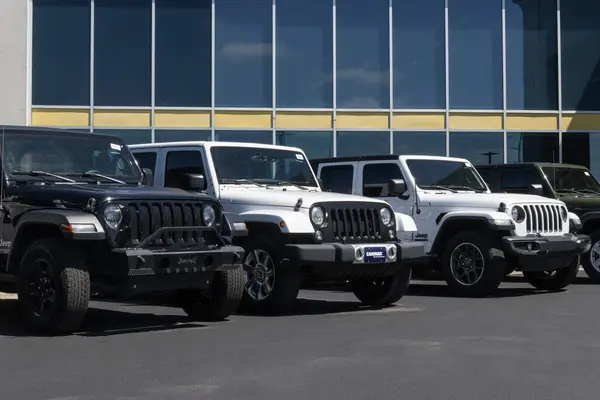 stock image Indianapolis - June 30, 2024: CarMax Auto Dealership Jeep Wrangler display. CarMax is the largest used car retailer in the US.