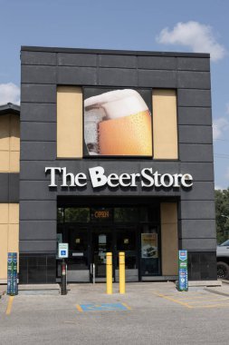 Windsor, ONT - 12 Temmuz 2024: Bira Mağazası perakende satış yeri. Bira Dükkanı Brewer Tarafsızlığı uygular, çünkü hiçbir Brewer ayrıcalıklı muamele görmez..