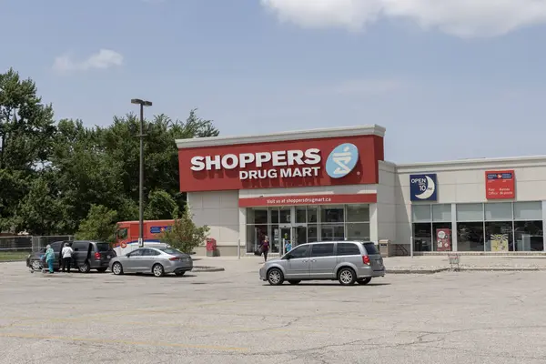 stock image Windsor, ONT - July, 12 2024: Shoppers Drug Mart pharmacy location. Shoppers Drug Mart is headquartered in Toronto and has pharmacies in 10 provinces.