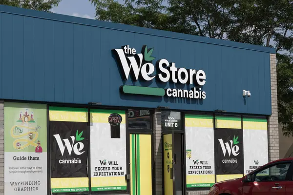 Windsor, ONT - 12 Temmuz 2024: Kenevir Dispanserini saklıyoruz. The We Store, yenilebilir, içilebilir ve ön rulo sunan bir Ot Deposu..