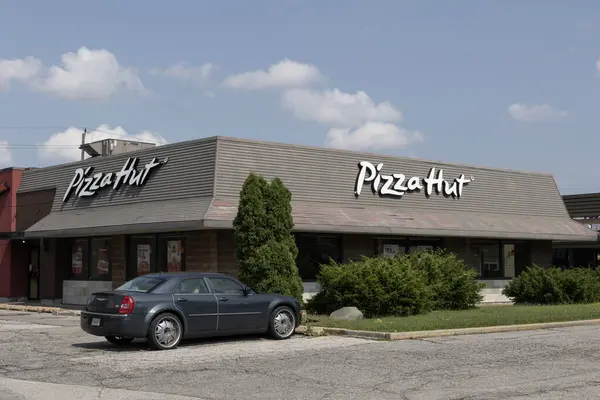 stock image Windsor, ONT - July, 12 2024: Pizza Hut restaurant. Pizza Hut is offering delivery, Carry Out and Curbside Pickup pizza and drinks.