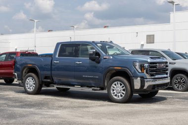 Balıkçılar - 4 Ağustos 2024: GMC Sierra 2500 4WD Mürettebat SLT ekran. GMC, Duramax 6.6L Turbo-Diesel motorlu Sierra 2500 teklif ediyor. MY:2024