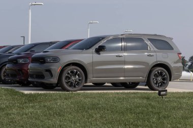 Tipton - 4 Ağustos 2024 Dodge Durango GT AWD sergisi. Dodge, Durango 'ya 3.6L VVT V6 motor sunar. MY:2024