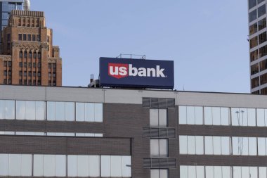 Milwaukee - 14 Ağustos 2024: ABD Bankası ve Kredi Binası ve Kulesi. US Bank, ABD 'nin en büyük 5. bankası..