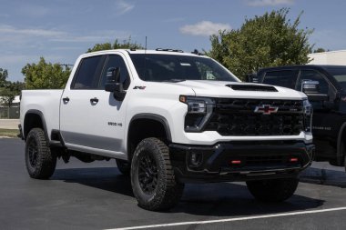 Lafayette - 10 Ağustos 2024 Chevrolet Silverado 2500 Ekip Taksisi ZR2. Chevy, Silverado 2500 'e 6.6L V8 motorlu Doğrudan Enjeksiyon sunar. MY:2024