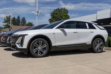 Lafayette - 10 Ağustos 2024: Cadillac LYRIQ Lüks 1 EV Elektrikli Araç Sergisi. Cadillac, Tech, Luxury ve Sport modellerinde LYRIQ sunar. MY:2024