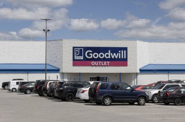 Indianapolis - 11 Ağustos 2024: Goodwill Outlet Mağazası. İyi niyet, iş arayanlara olanak sağlayan hizmetler sunar.