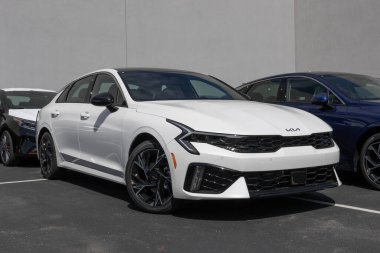 Avon - 11 Ağustos 2024: Kia K5 GT-Line görüntüleme. Kia K5 'e 2.5L Doğrudan Enjeksiyon 4 silindirli motor sunar. MY:2025