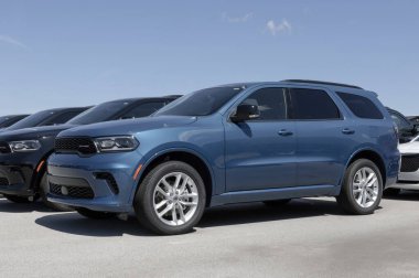 Lafayette - 10 Ağustos 2024 Dodge Durango GT PLUS sergisi. Dodge, 3.6L VVVT Pentastar V6 motoru ile Durango 'yu sunar. MY:2024