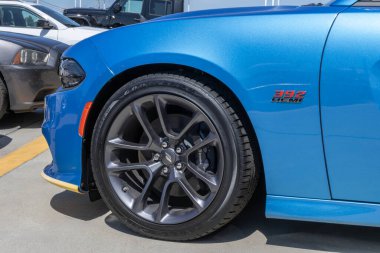 Lafayette - 10 Ağustos 2024 Dodge Charger 392 Scat Pack sergisi. Dodge, Charger 'a 6.4L V8 SRT HEMI motor sunar. Benim: 2023