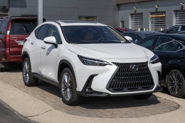 Indianapolis - 25 Ağustos 2024 Lexus NX 350h Premium AWD ekran. Lexus, NX 350h 'ye 240HP 2.5L 4 silindirli Hybrid motor sunar. MY:2025