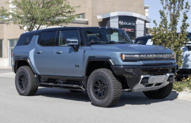 Carmel - 1 Eylül 2024: GMC Hummer EV 3X SUV ekran. GMC Hummer 'a Ultium Platform' da 314 mil uzunluğunda bir sürüş menzili sunuyor. MY:2024