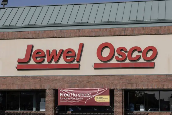 stock image Niles - August 22, 2024: Jewel Osco grocery store. Jewel Osco is a shopping market based primarily in the Midwest US.