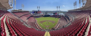 Cincinnati - 5 Eylül 2024: Cincinnati Kızılları 'nın evi Büyük Amerikan Top Parkı Panoraması. GABP 2003 yılında Riverfront Stadyumu / Cinergy Field 'ın yerini aldı.