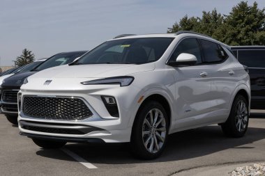 Carmel - 12 Eylül 2024: Buick Encore GX Avenir bir galeride sergileniyor. Buick GX 'e 1.3L Ecotec Turboşarjlı motor teklif ediyor. MY:2025