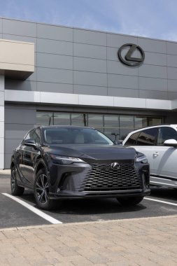 Indianapolis - 12 Eylül 2024 Lexus RX 350 AWD sergisi. Lexus, RX 350 'ye 275HP 2.4L Turboşarjlı 4 silindirli motor sunuyor. MY:2024