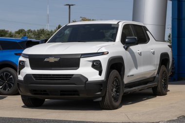 Avon - 15 Eylül 2024: Chevrolet Silverado EV 4WT Elektrik Aracı. Chevy, Silverado EV 'ye 440 mil uzunluğunda bir golf sahası sunar. MY:2024