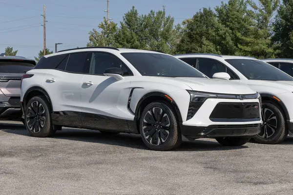Avon - 15 Eylül 2024: Chevrolet Blazer EV RS Electric SUV ekran. Chevy Blazer EV 'ye tam şarjlı 324 mil teklif ediyor. MY:2024