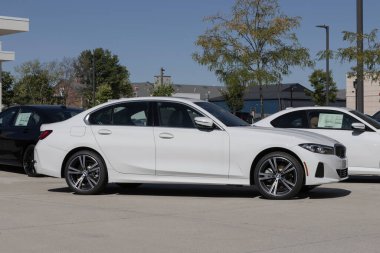 Lafayette - 2 Ekim 2024: BMW 330i xDrive Sedan ekran. BMW 330i 'yi 2.0L TwinPower Turboşarjlı 4 silindirli motorla sunuyor. MY:2024
