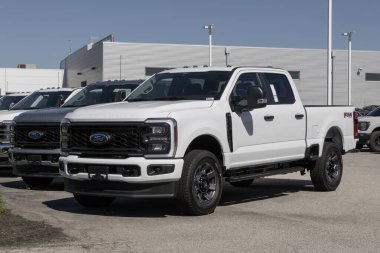 Lafayette - 2 Ekim 2024: Ford F-250 SRW 4X4 Ekip Taksisi. Ford F250 'ye 405HP 6.8L DEVCT V8 motoru sunar. MY:2024
