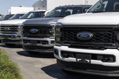 Lafayette - 2 Ekim 2024 Ford F-250 pikap görüntüsü. Ford F250 'yi XL, XLT, Lariat, King Ranch, Platinum ve Limited modellerinde sunar..