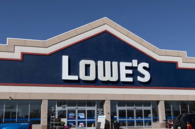 Lafayette - 2 Ekim 2024 Lowe 'un Ev Geliştirme Deposu. Lowe 's ABD genelinde perakende ev geliştirme ve teçhizat mağazaları işletiyor..