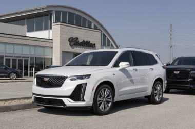 Balıkçılar - 6 Ekim 2024: Cadillac XT6 Premium lüks SUV sergisi. Cadillac 310HP 3.6L V6 motorlu XT6 'yı sunar. MY:2025