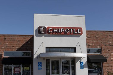 Brooklyn, OH - 18 Ekim 2024 Meksika Izgara Restoranı. Chipotle, burrito ve taco kasesi restoranları zinciri..