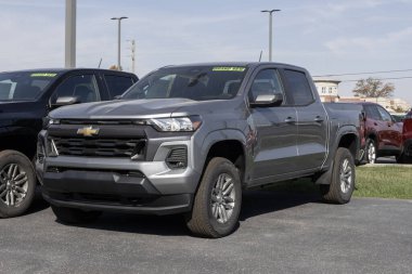 Indianapolis - 30 Ekim 2024 Chevrolet Colorado 4WD LT taksi sergisi. Chevy, Colorado 'ya 2.7L TurboMax 4 silindirli motor sunuyor. MY:2024