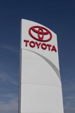 Zionsville - 30 Ekim 2024 Toyota araba, SUV ve EV satıcısı. Toyota RAV4, Camry, Highlander ve Corolla gibi popüler araçlar satmaktadır..