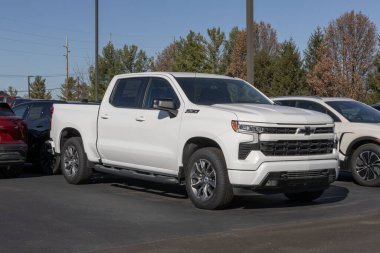 Avon - 8 Aralık 2024 Chevrolet Silverado 1500 Ekip RST 4WD görüntüleme. Chevy, 5.3L Ecotec3 V8 motorlu Silverado 1500 'ü sunar. MY:2024