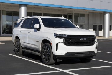 Avon - 8 Aralık 2024: kullanılmış Chevrolet Tahoe sergisi. Fiyatlandırma endişeleriyle, Chevy talebi karşılamak için kontörlü araç alıp satıyor. Benim: 2023