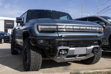 Lafayette - 17 Aralık 2024: GMC Hummer EV 3X pikap görüntüsü. GMC, Hummer EV 'ye tam şarjlı 314 mil menzilli bir pikap teklif ediyor. MY:2024