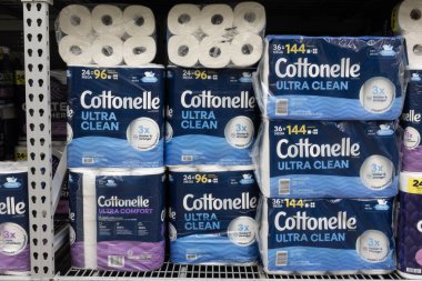 Indianapolis - 7 Ocak 2025 Cottonelle tuvalet kağıdı sergisi. Cottonelle, fırtınadan önce insanların temiz kalabilmesi için yüksek talep gören hijyen ürünüdür..