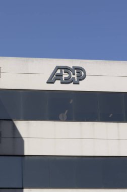 Indianapolis - 17 Ocak 2025: ADP konumu. ADP şirketler için dış kaynaklı sermaye yönetimi, HR, maaş ve vergi sorunları sunuyor.