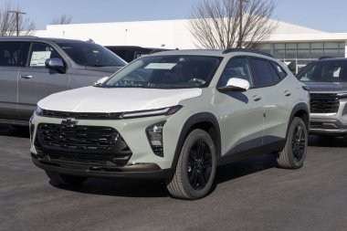 Lafayette - 29 Ocak 2025: Chevrolet Trax ACTIV bir galeride küçük bir SUV sergisi. Chevy, Trax 'e 1.2L Turboşarjlı motor sunuyor. MY:2025