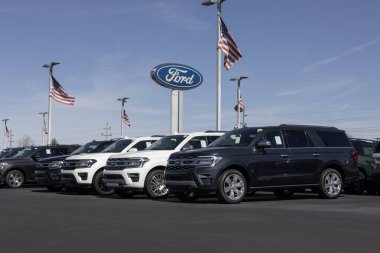 Greenwood - 28 Şubat 2025: Ford Expedition bir galeride sergileniyor. Ford Aktif, Titreşimli, Kral Çiftliği ve Platin Modeller Seferi 'ni sunar..
