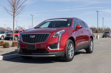 Greenwood - 28 Şubat 2025: sertifikalı Cadillac XT5 sergisi. Fiyatlandırma endişesiyle, Cadillac talebi karşılamak için kontörlü araç satıyor. Benim: 2022