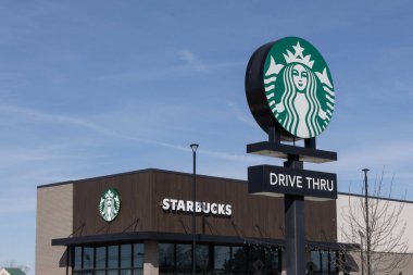 Indianapolis, 28 Şubat 2025 Starbucks kahve evi zinciri. Starbucks 'ın 80' den fazla ülkede kahve mekanları var..